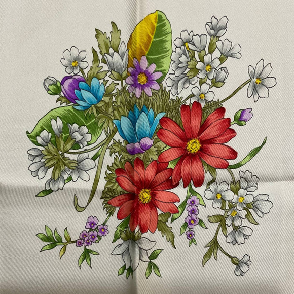 Gucci 100% Silk Floral Print Scarf - Picture 8 of 16